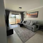 Luxury Modern * 奎特里拉